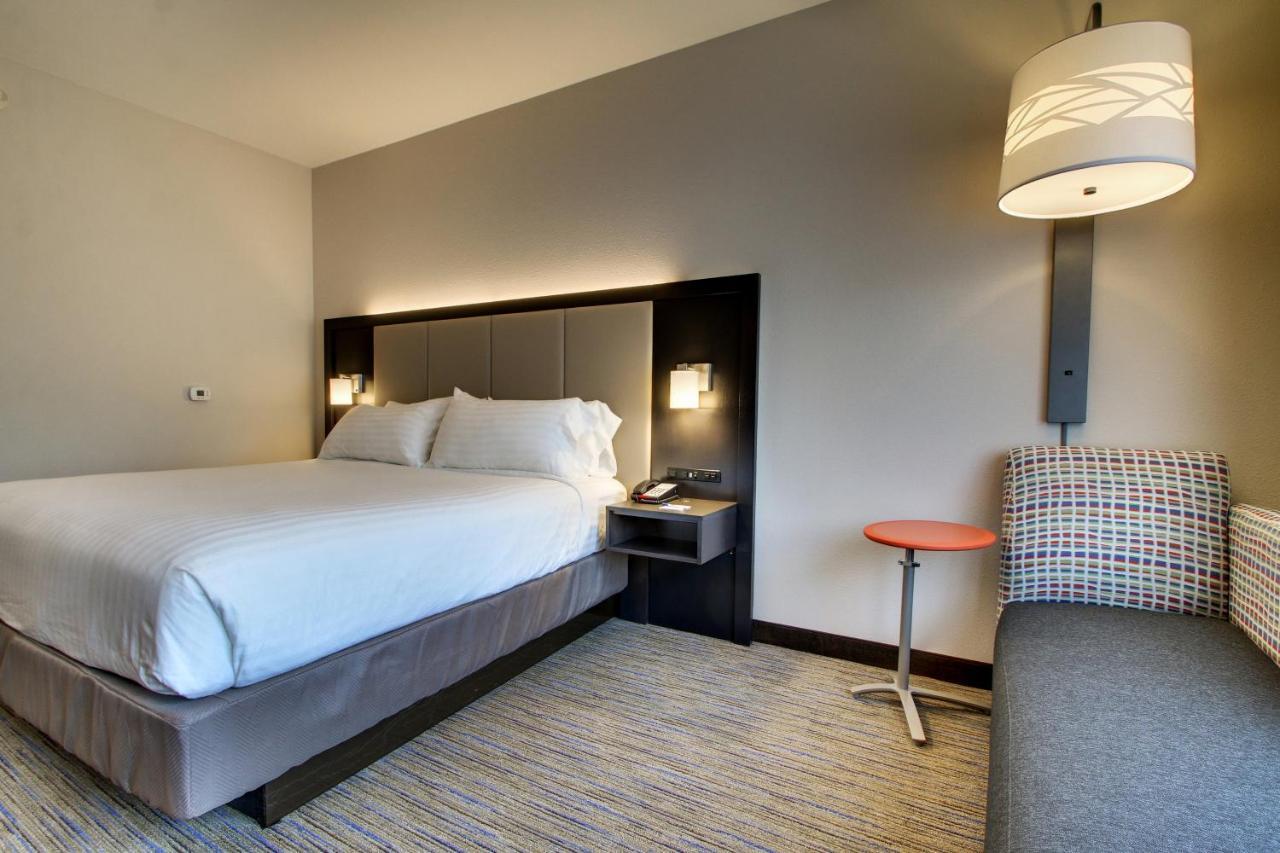 Hotel Express & Charleston Ne Mt Pleasant Us17 By Ihg 3*