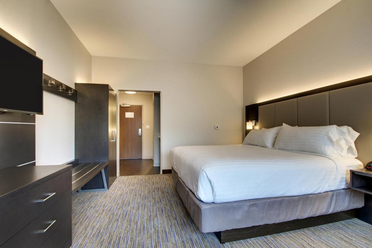 Express & Charleston Ne Mt Pleasant Us17 By Ihg Hotel